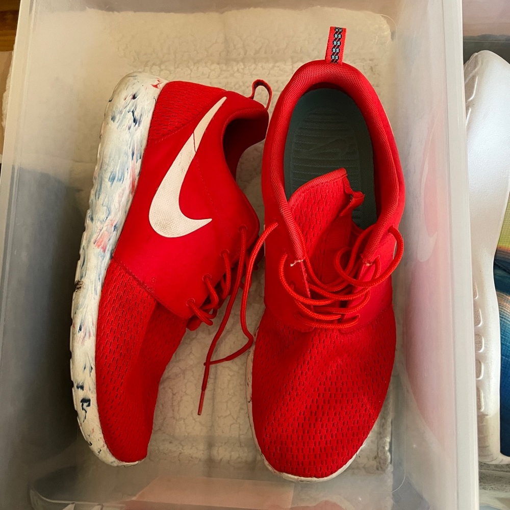 Roshes Red Marble Bottom